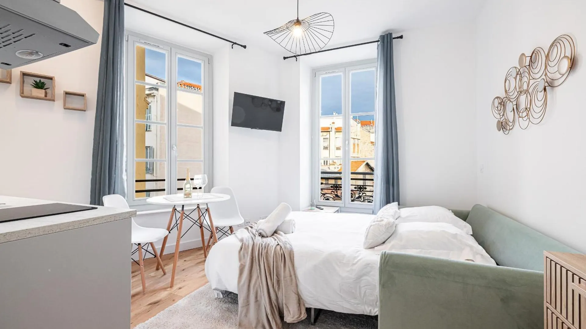 Charming City Center Studio 302 Nice