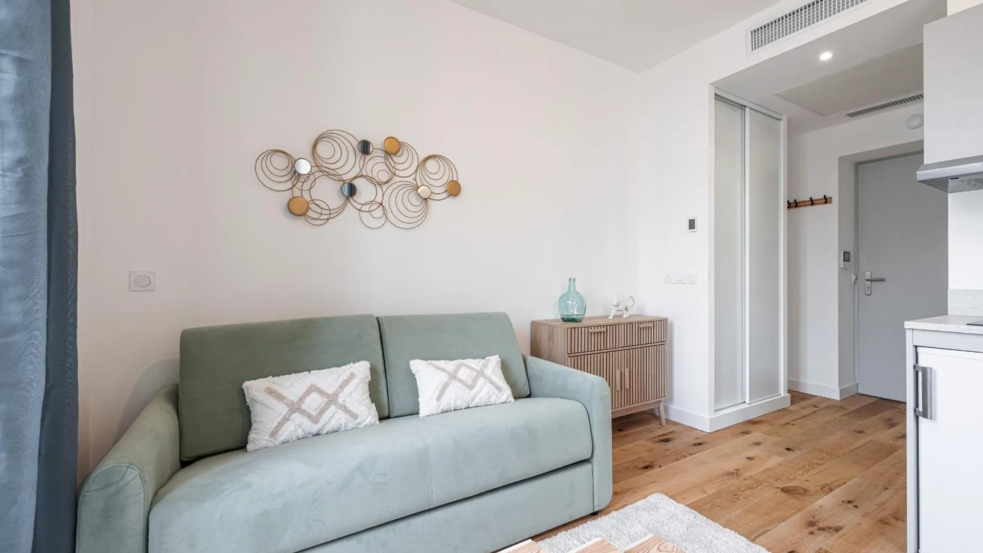 Charming City Center Studio 302 Nice Apartment