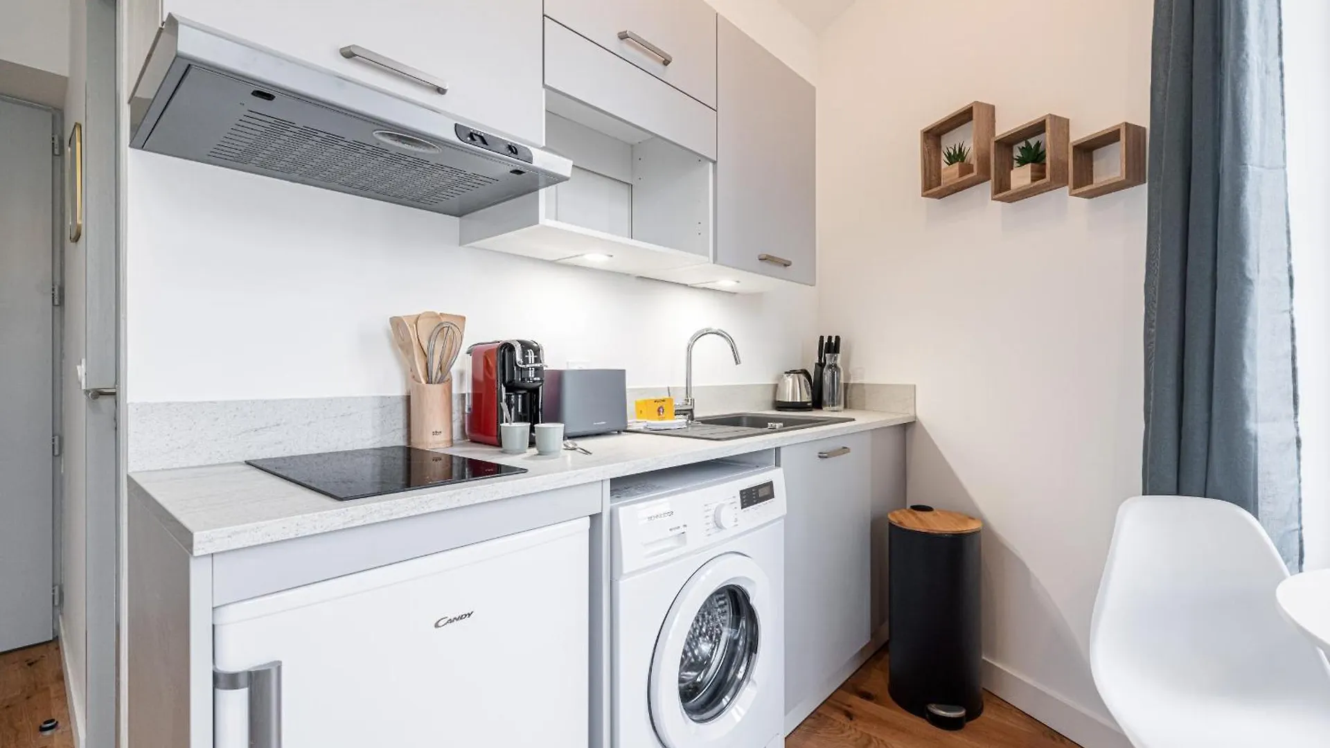 Charming City Center Studio 302 Nice 0*,