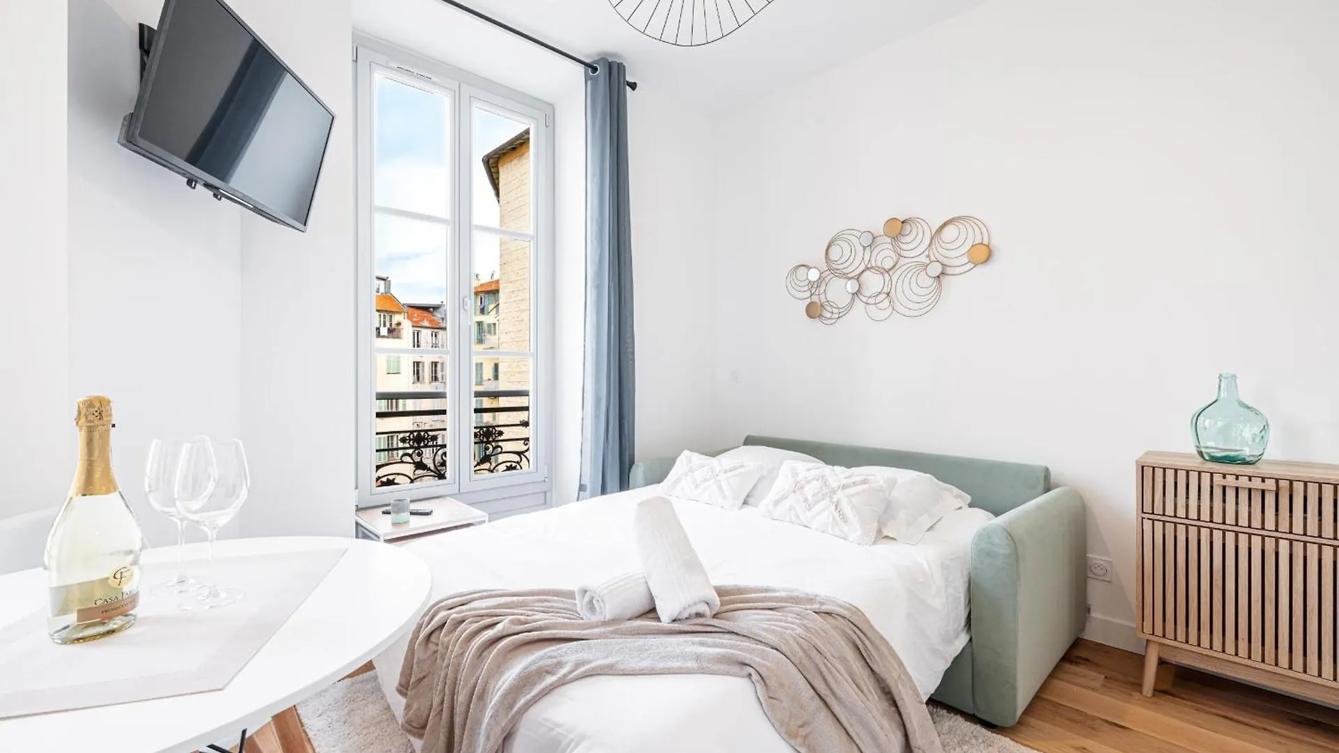 Charming City Center Studio 302 Nice