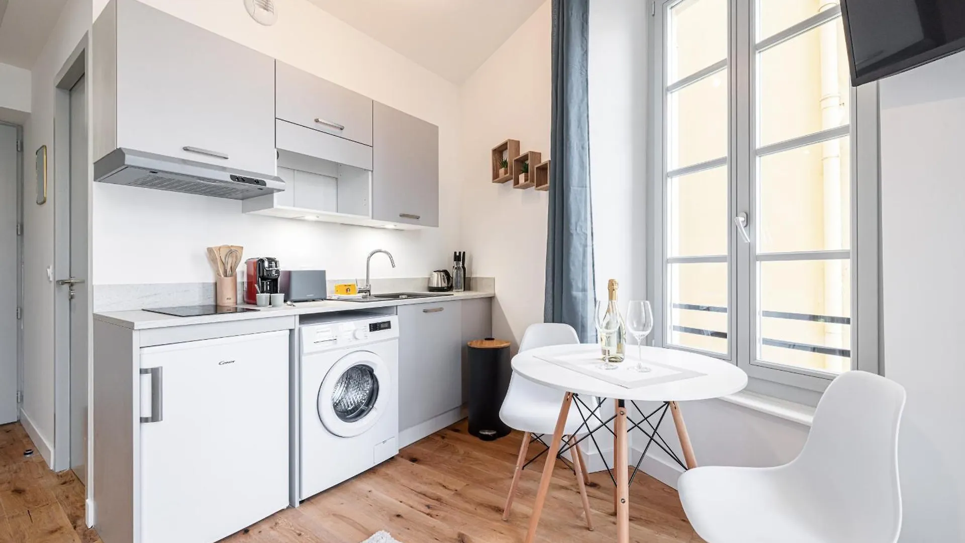 Charming City Center Studio 302 Nice 0*,