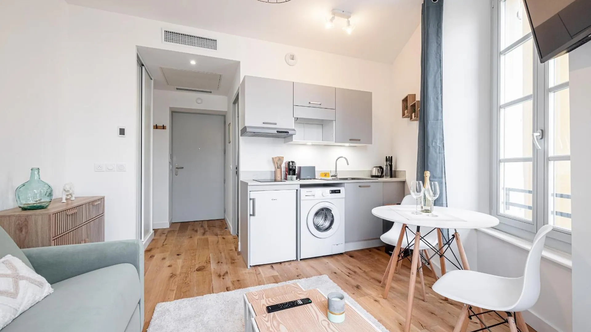 Charming City Center Studio 302 Nice Apartment