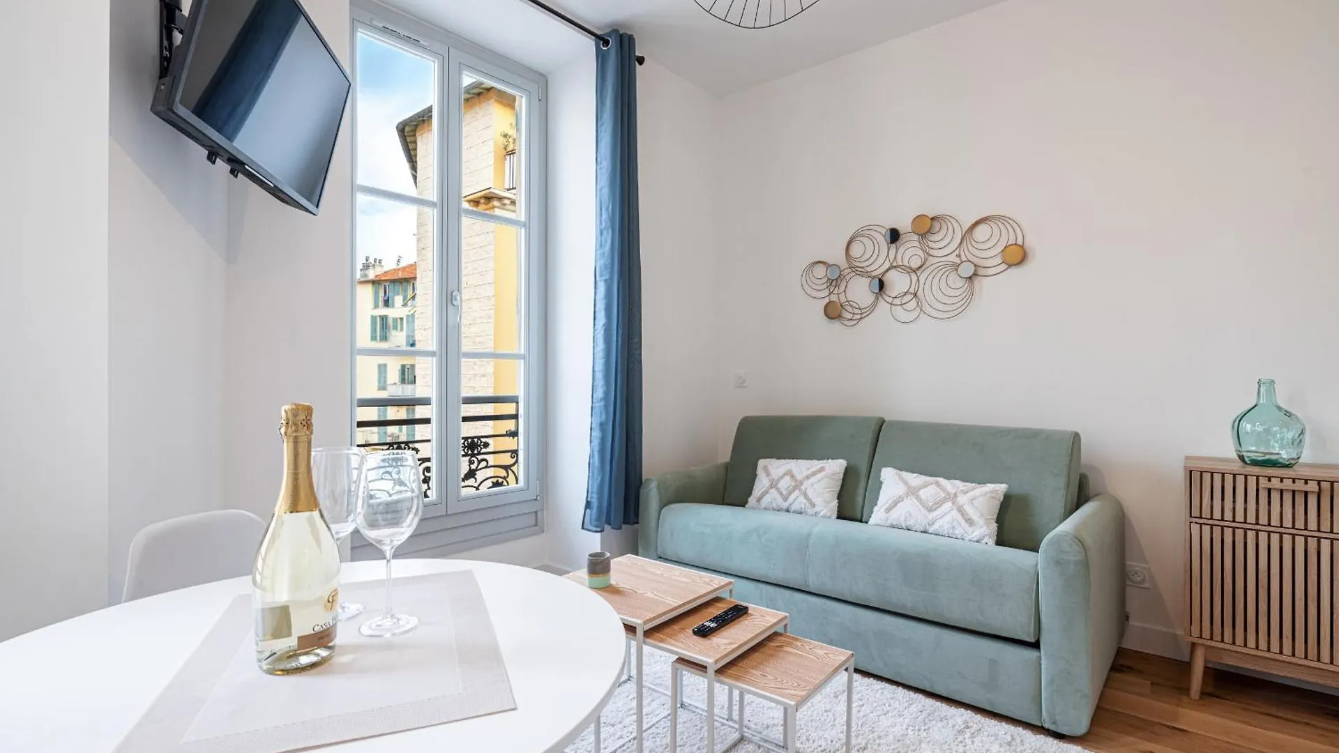 Charming City Center Studio 302 Nice Appartement